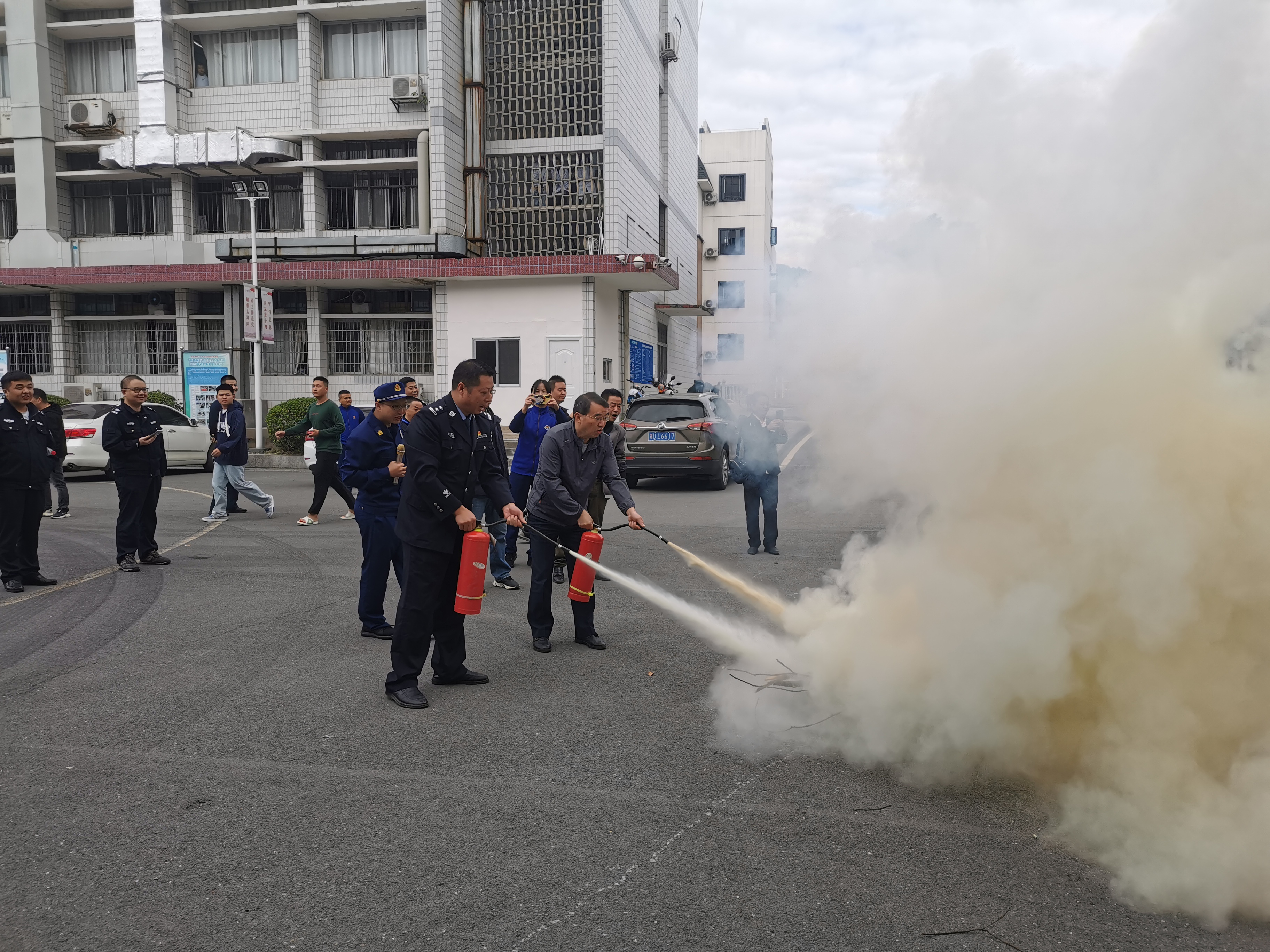 半岛官网下载：排查现场的电箱电线灭火器材马鞍山项目召开消防安全隐患排查专项